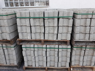 Concrete foot for mobile fencing