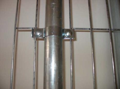 3D panel holder for round post - zinc plated continuous