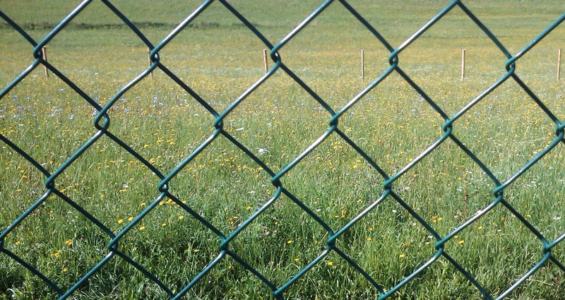 Mesh fencing for land fencing